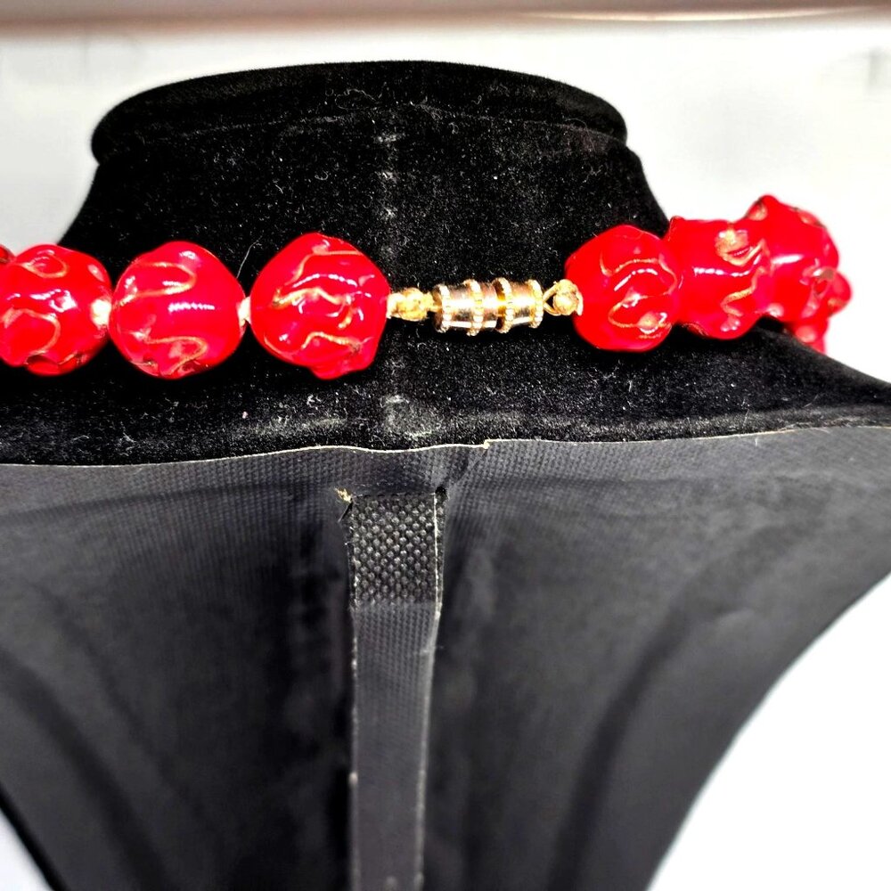 Vintage Red Cinnabar Style Beaded Necklace Gold Tone 18" Choker - Picture 4 of 5